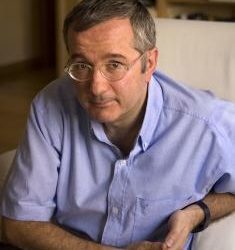 Alfonso Armada: «La gente se ha alejado de los periódicos porque son previsibles, aburridos y están politizados»