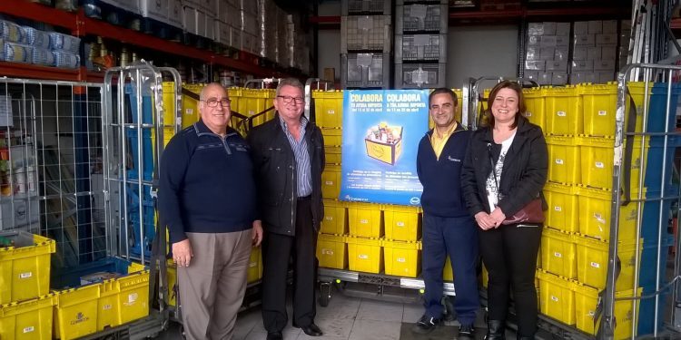 Correos entrega al Banco de Alimentos de Vigo 531 kilos de comida no perecedera