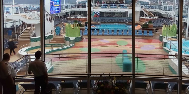 Diez vídeos del crucero más revolucionario del mundo en Vigo