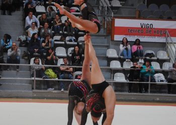 El público de As Travesas disfrutó de una tarde de acrobacias gracias al Flic Flac