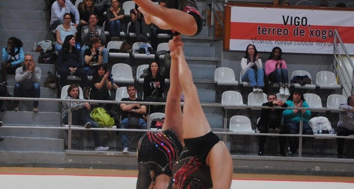 El público de As Travesas disfrutó de una tarde de acrobacias gracias al Flic Flac