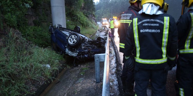 Herida al volcar su vehículo en Mos