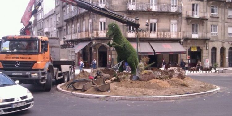 Piden en Vigo el regreso de un dinosaurio que ya es arte en las redes