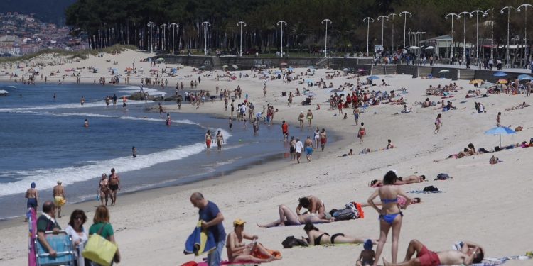 Samil y la Ría de Vigo reciben el verano en mayo