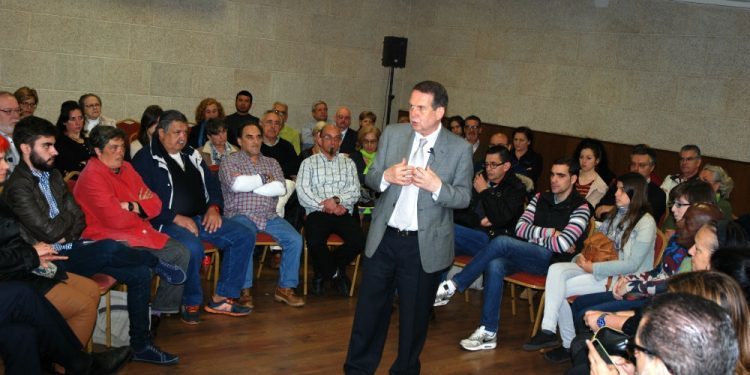 Caballero: «Do que non vive Vigo é de Feijóo recortando gasto aquí para invertir en Santiago ou A Coruña»