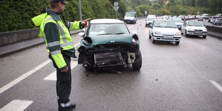 Cuatro heridos en dos colisiones en Gran Vía y en Segade
