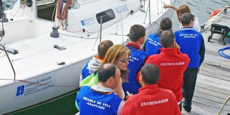 Xunta de Galicia y Monte Real Club de Yates colaboran  para acercar el mundo de la vela a personas con discapacidad