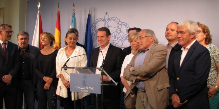 Caballero: «Ya dije que Vigo arrasaría a PP y BNG por no defender a la ciudad»