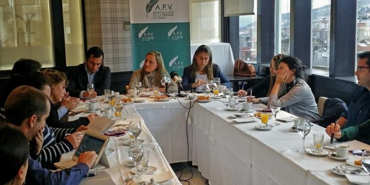 Feijóo asistirá a la pegada de carteles del viernes y Rajoy vendrá el día 15