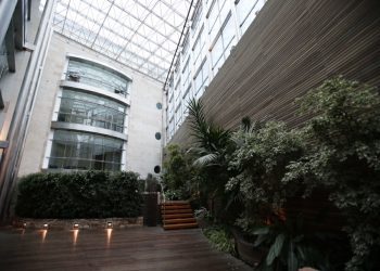 Vigo recupera el jardín del Centro Social como plaza pública