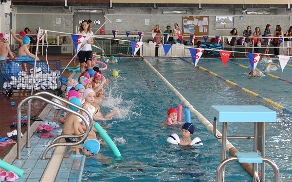 Mil alumnos en el cierre de los cursos de natación del Náutico