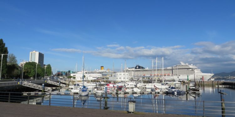La segunda escala de la temporada deja 4.400 cruceristas en Vigo