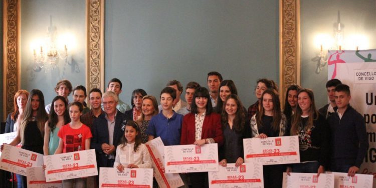 La Fundación Vide entrega 20.000 euros a 24 jóvenes talentos vigueses