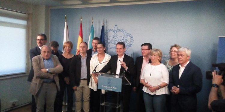 Caballero: «Es el momento del cambio en la Diputación y Carmela Silva será nuestra propuesta»