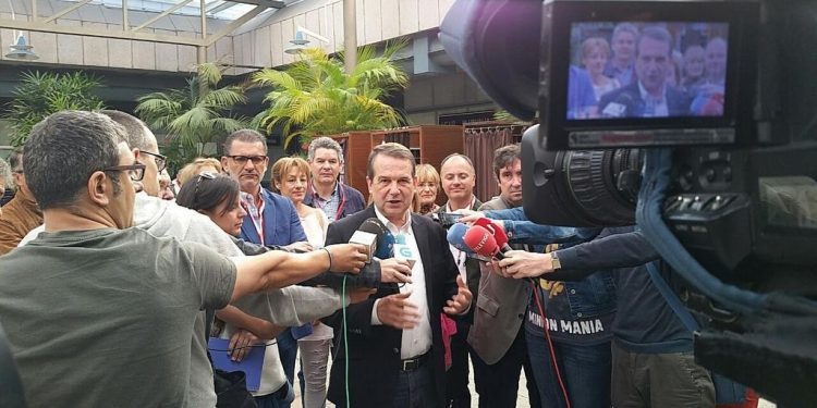 Los candidatos, los más madrugadores a la hora de votar