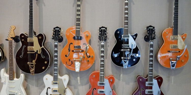 Denmark Street se queda sin música