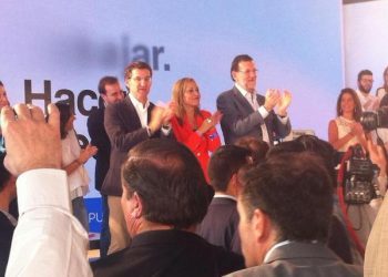 Rajoy promete en Vigo que en 2016 bajará el IVA