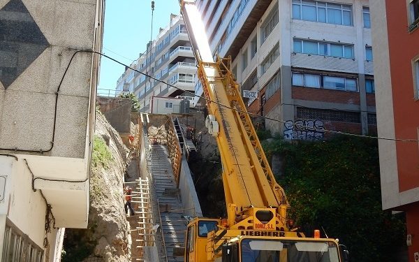 Vigo en versión 2.0: ascensor en Camelias y puntos de recarga de móviles