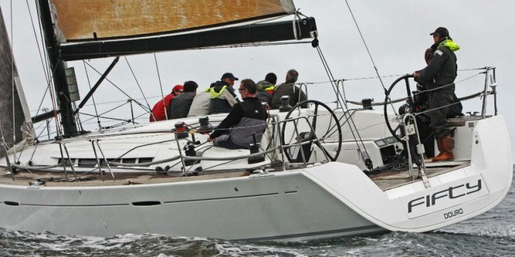 «Fifty» gana el Trofeo Repsol 2015 en Baiona