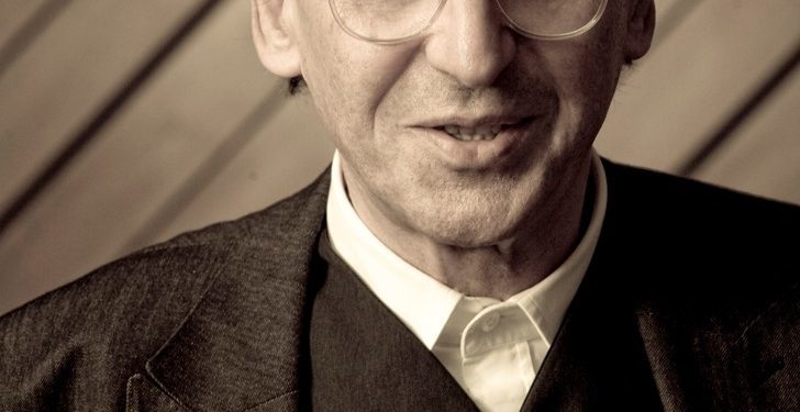 El fémur de Franco Battiato retrasa su visita a Vigo