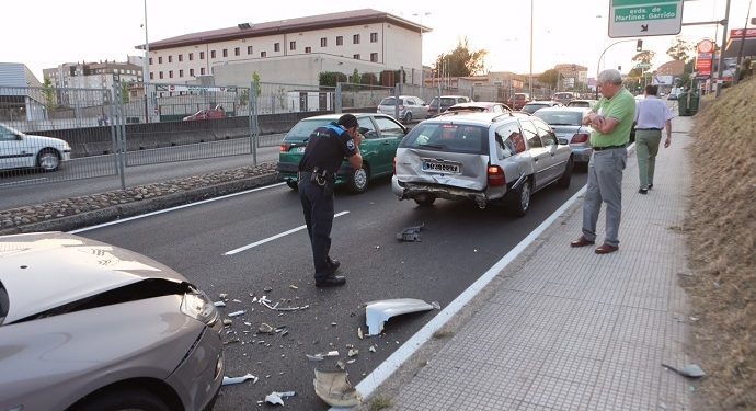 Cinco heridos en una colisión múltiple en la Avenida de Madrid