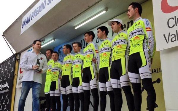 El Rías Baixas sigue en racha: tercer puesto de Aser Estévez y victoria por equipos