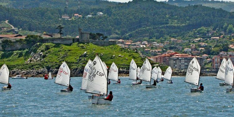 La Escuela de Vela del Monte Real clausura su temporada en Baiona