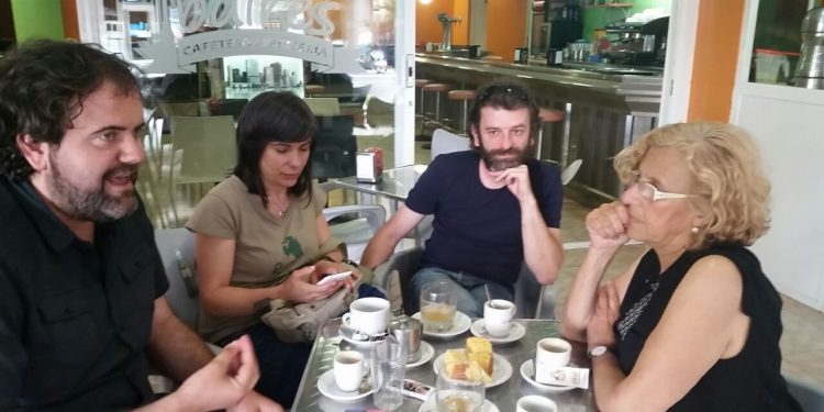 A Marea de Vigo analiza con Manuela Carmena a remunicipalización de servizos