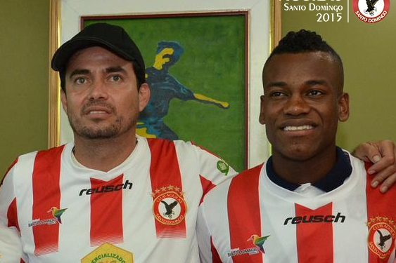 El excéltico Kaviedes regresa al fútbol con 37 años y con su hijo adoptivo