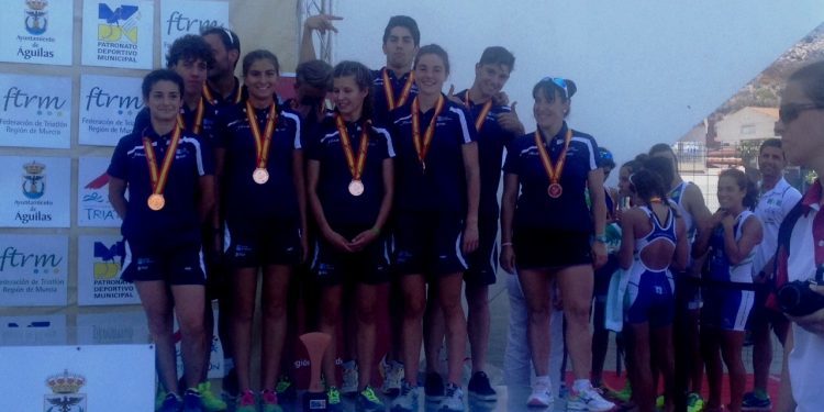 Galicia se sube al podio del triatlón escolar