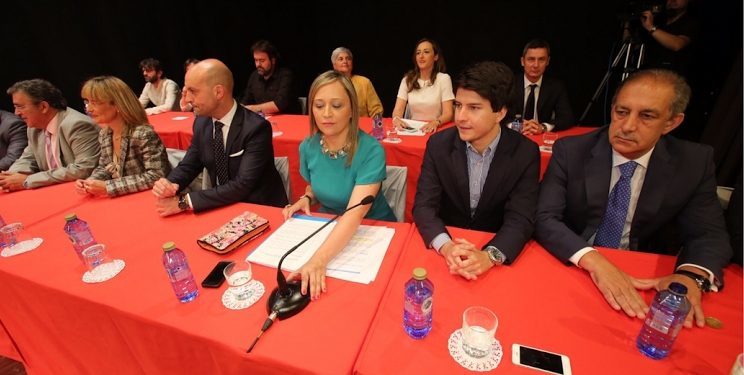 Elena Muñoz reparte los papeles en el grupo popular