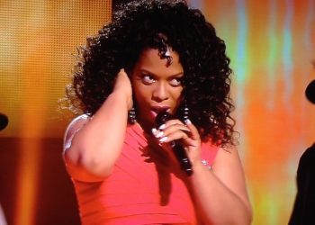 Los cubanos vigueses arropan a Diana Tarín, concursante de La Voz