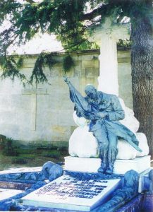 Escultura en Pereiró en honor de los soldados muertos
