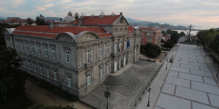 El PSOE cree que Louzán ocultaba «algo serio» en las bolsas de basura de la Diputación