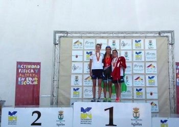 Iria Rodríguez logra la plata en el Campeonato de España de triatlón escolar