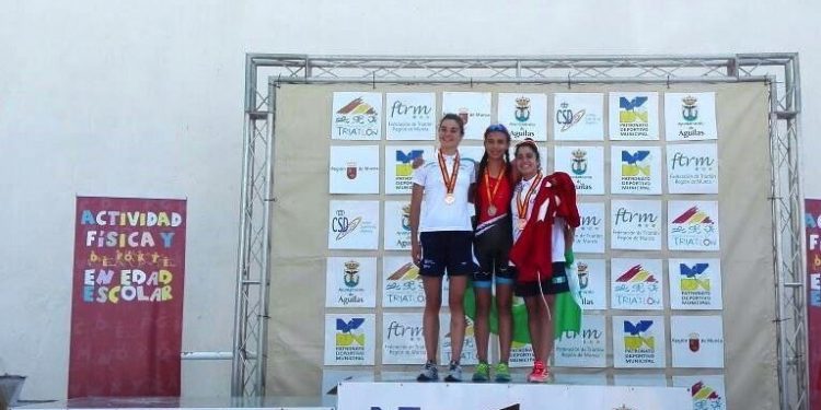 Iria Rodríguez logra la plata en el Campeonato de España de triatlón escolar