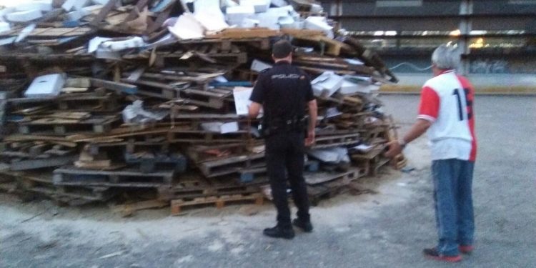 Arrojan carpetas con documentos judiciales a una hoguera en Vigo