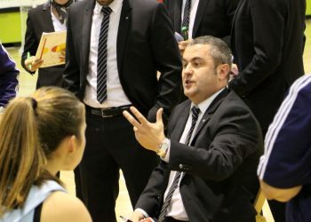 Carlos Colinas deja el banquillo del Celta Selmark para centrarse en la dirección deportiva