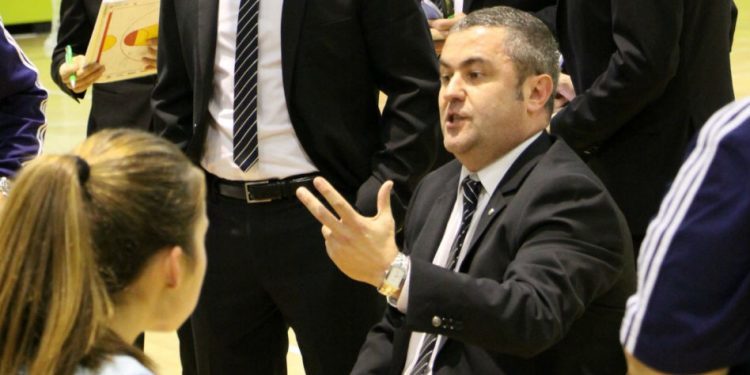 Carlos Colinas deja el banquillo del Celta Selmark para centrarse en la dirección deportiva