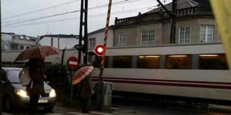 O Porriño, en alerta ante otro fallo del paso a nivel
