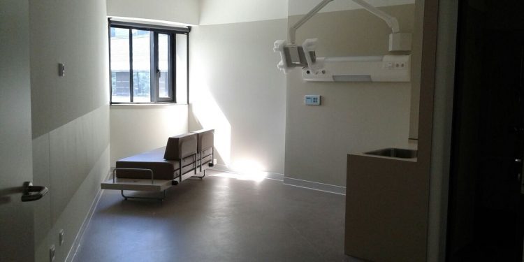 El sindicato de enfermeros ve «caótico» el hospital de Beade