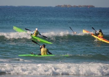 Más de 200 palistas se echarán al mar con sus kayaks este domingo en Bouzas