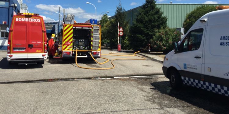 Evacuado con quemaduras por una fuga tóxica en O Porriño