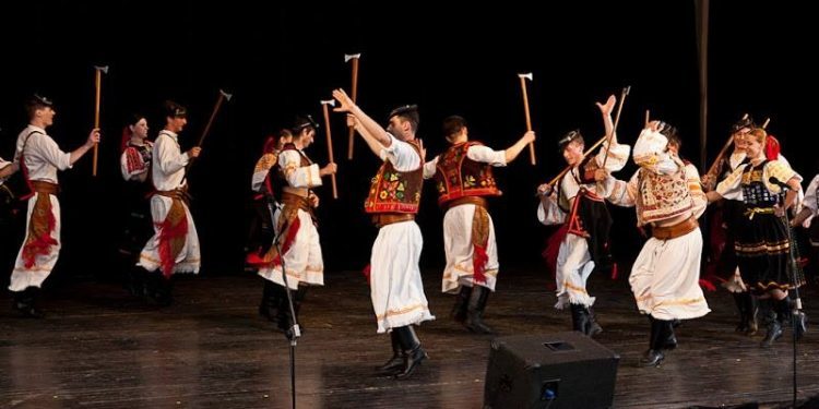 Cita en Coruxo con el folclore internacional