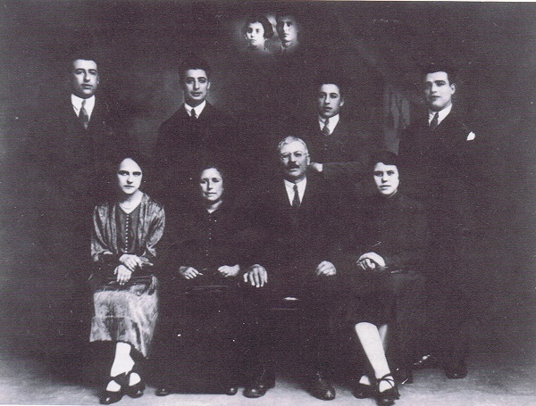 José Regojo con su familia