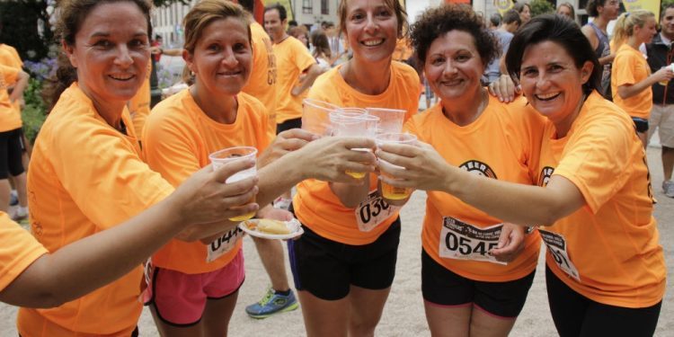 Cientos de ‘cerveceros’ a la carrera por el centro de Vigo