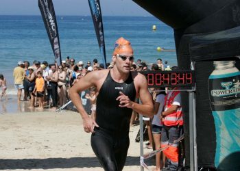 Ribeiro y García-Picher ganan la Travesía a Nado Costa Serena