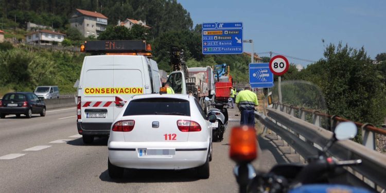 Un herido al colisionar tres camiones en el alto de Puxeiros