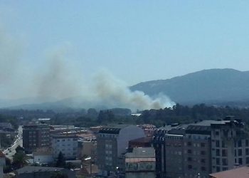 Varios hidroaviones luchan contra un incendio en O Porriño