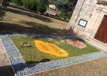 Homenaje de los vecinos a las niñas fallecidas en Moraña